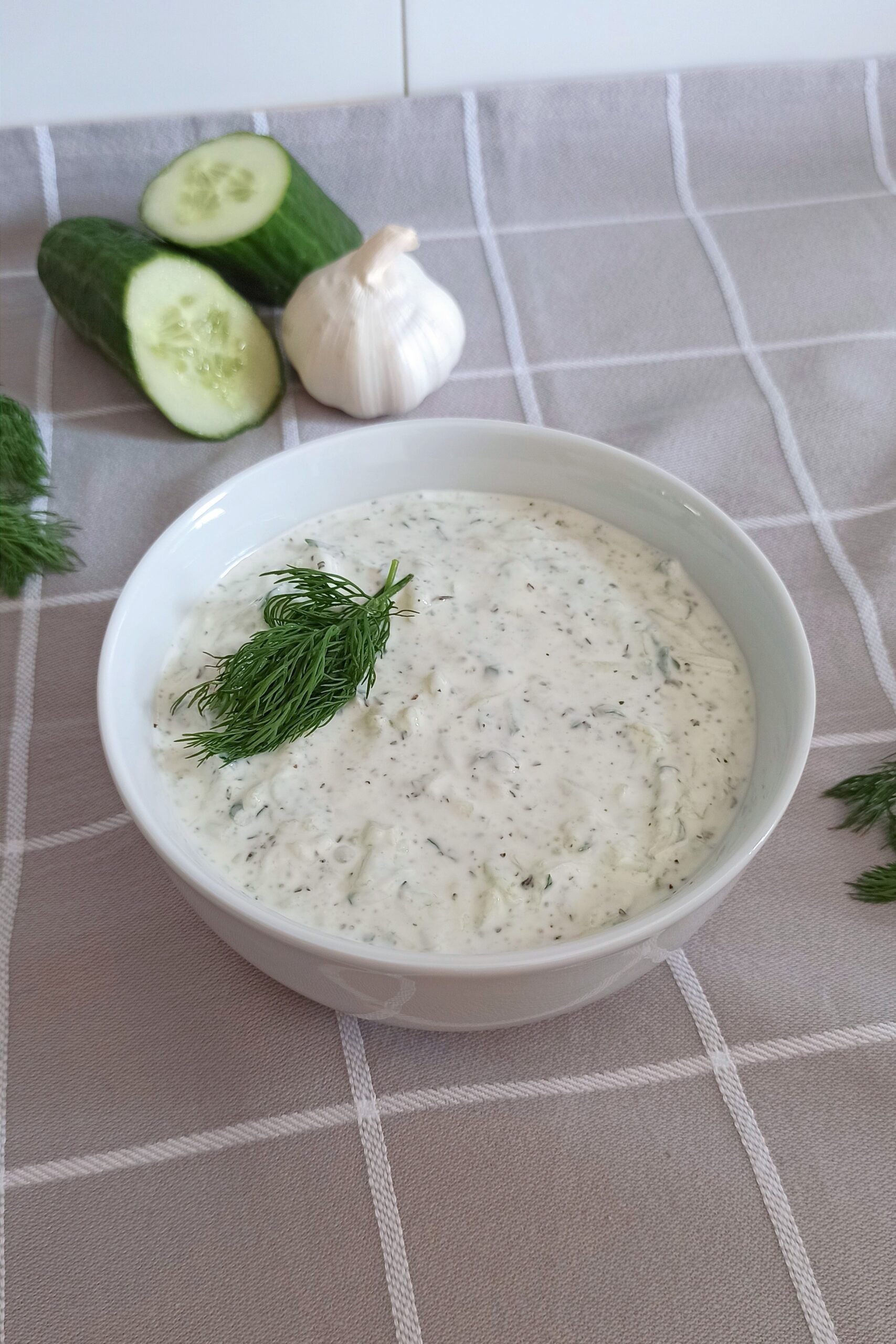 Gurkensalat mit Joghurt, Dill und Minze - kabukiskitchen